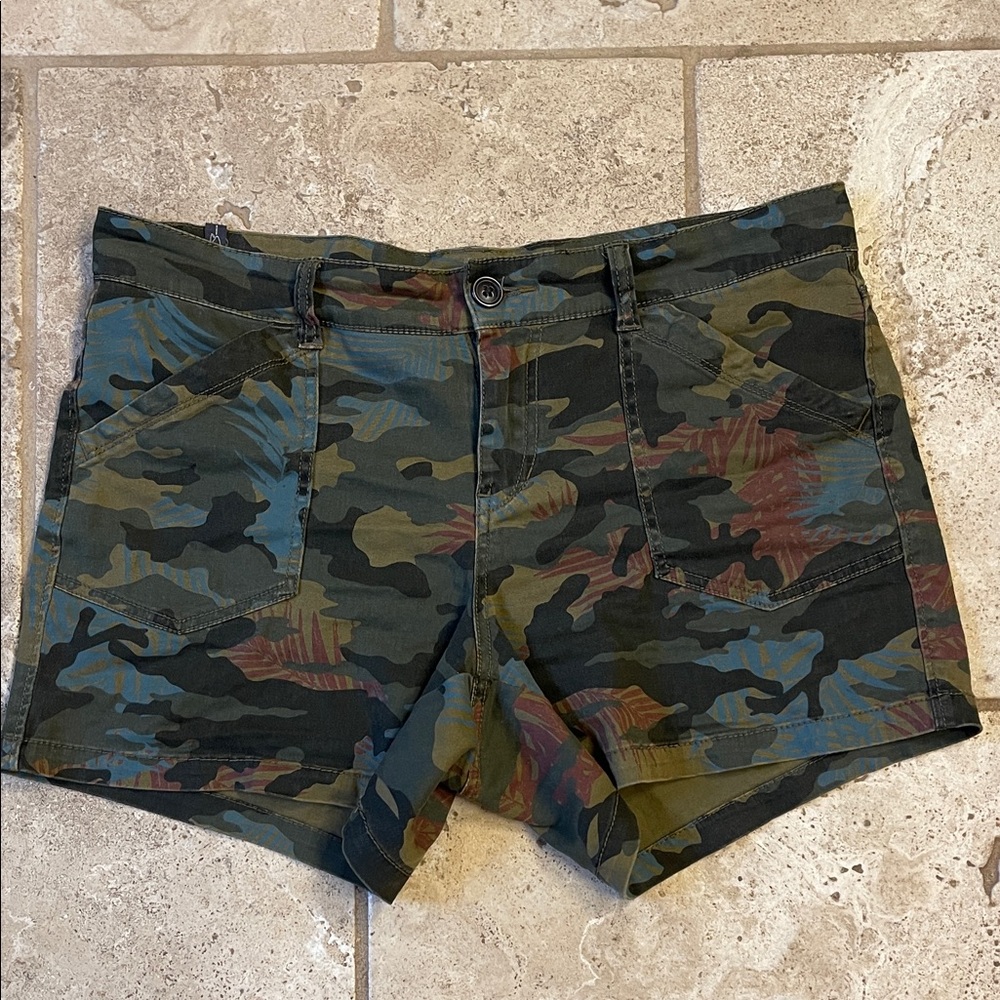 Supplies Camo Shorts - stretchy & comfy Sz 12/31